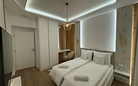Mona Luxury Apartments - Free Garage Parking